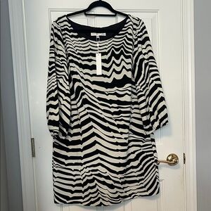 Trina Turk Monochrome Wave Pattern Tunic